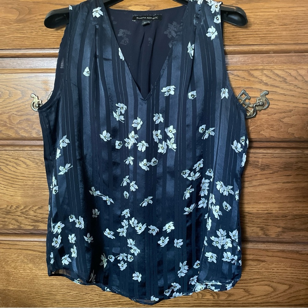 Banana Republic Navy Semi Sheer Sleeveless Top size XS